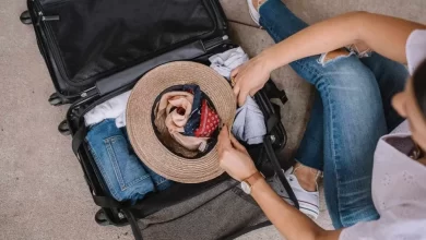 How to pack hats in suitcase